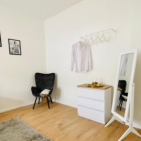 Stilvolles Apartment In Zentraler Lage - Smart-Tv, Queensize-Bett, Altbaustil, Kueche In City-Naehe Ерфурт Екстер'єр фото
