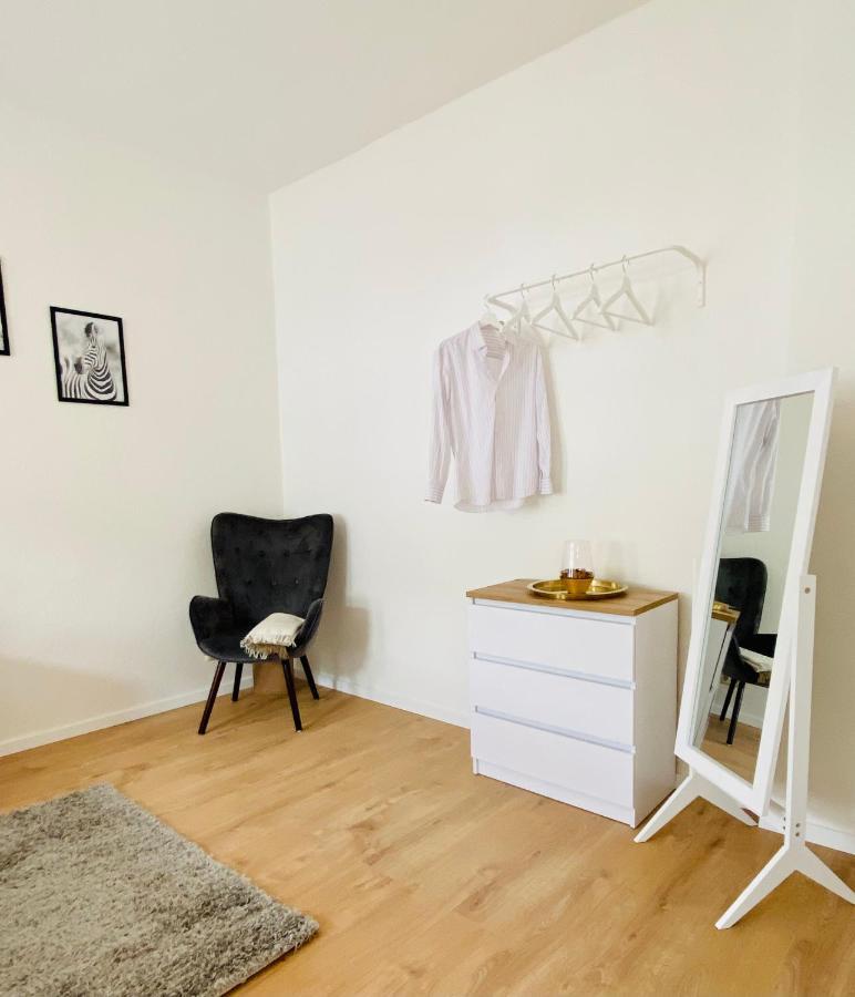 Stilvolles Apartment In Zentraler Lage - Smart-Tv, Queensize-Bett, Altbaustil, Kueche In City-Naehe Ерфурт Екстер'єр фото