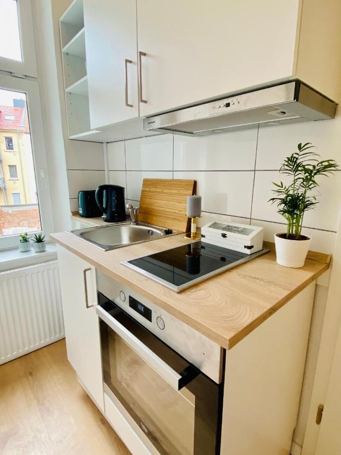 Stilvolles Apartment In Zentraler Lage - Smart-Tv, Queensize-Bett, Altbaustil, Kueche In City-Naehe Ерфурт Екстер'єр фото